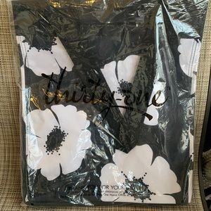 Beautiful Tote! Brand NEW!! Thirty One Essential Storage Tote